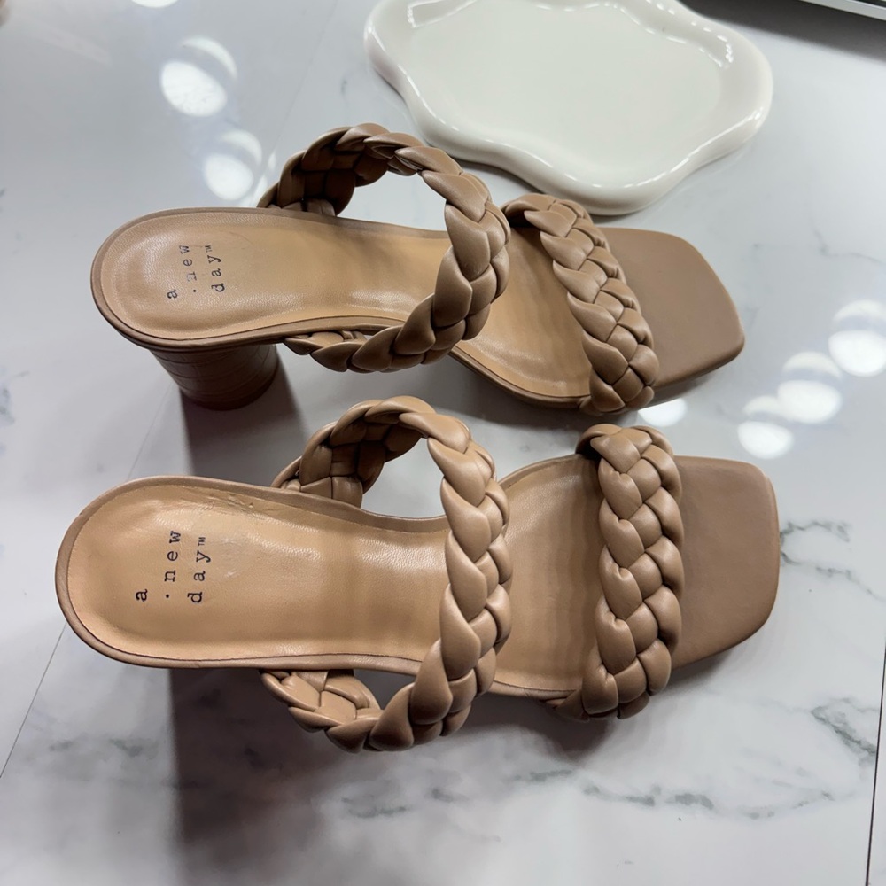 Heels - Picture 4 of 7